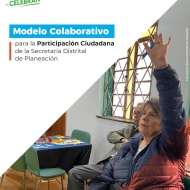 Mujer levantando la mano para pedir la palabra