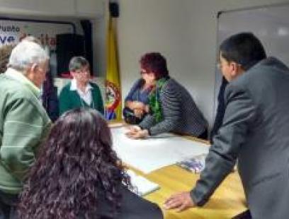Ciudadanía en mesa de trabajo en la Socialización POT Localidad Antonio Nariño