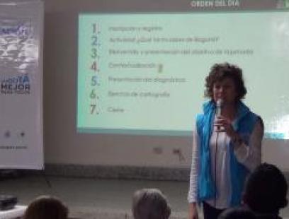 Presentación Directora de Participación de la SDP en Socialización POT en la Localidad de Puente Aranda