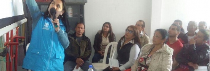 Funcionaria SDP y asistentes a taller de participación