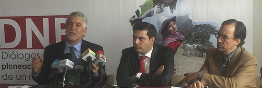 alcalde mayor Enrique Peñalosa y secretario de planeación Andrés Ortíz en la Dirección Nacional de Planeación