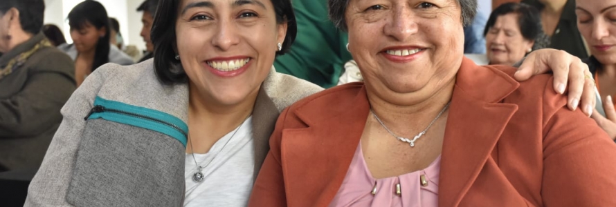 Ciudadanas sonriendo