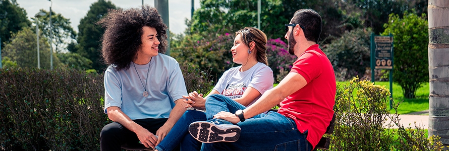 Jóvenes conversando