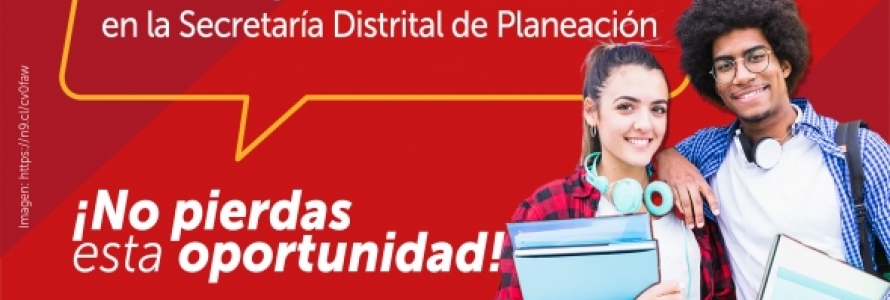 Estudiantes con libros en sus manos