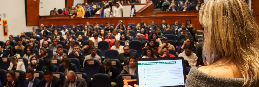 Paola Gómez, Jefe de la Oficina de Integración Regional, de la Secretaría Distrital de Planeación, en Primer Simposio Region Metropolitana Bogotá-Cundinamarca.