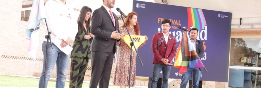 Felipe Jiménez, alcalde (e) de Bogotá y funcionarios de la Secretaría Distrital de Planeación.