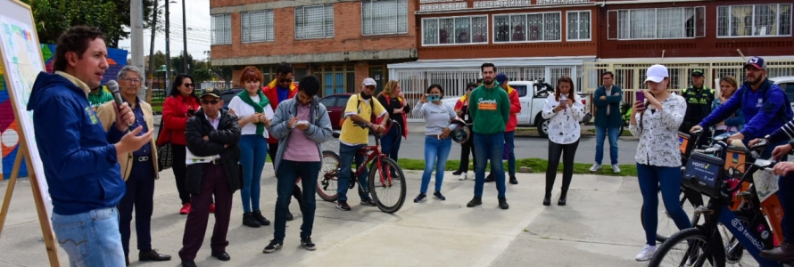 Funcionarios de la Secretaría Distrital de Planeación,  secretario, Felipe Jiménez Ángel y habitantes de la UPL Fontibón.