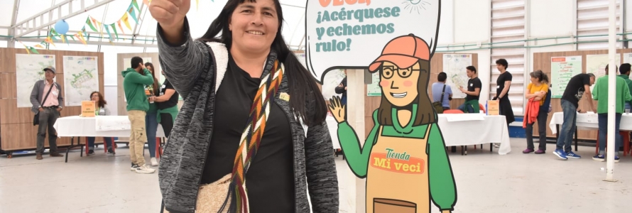 Mujer con pulgar arriba