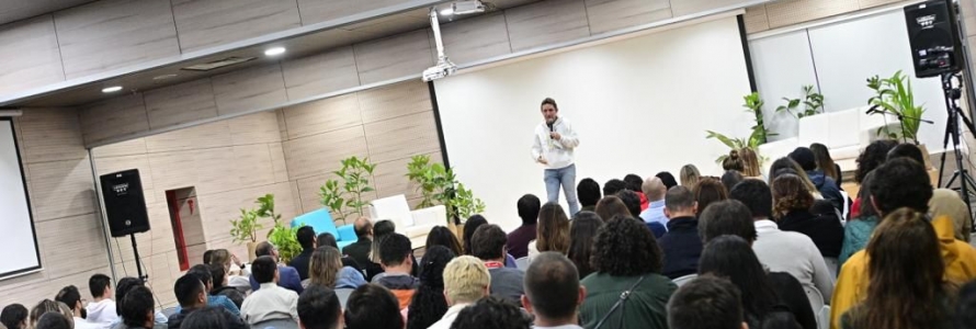Secretario Distrital de Planeación, Felipe Jiménez hablando en público
