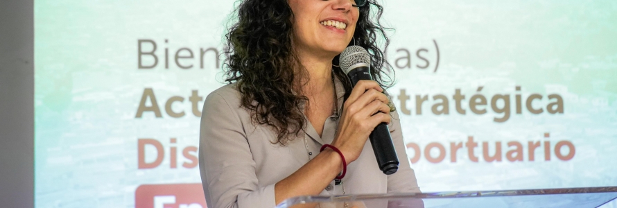 Secretaria de Planeación , Úrsula Ablanque, presentando el desarrollo del Distrito Aeroportuario Engativá