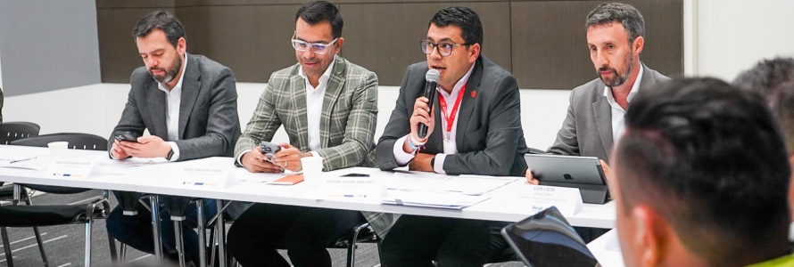El alcalde Mayor de Bogotá, Carlos Fernando Galán, junto al gobernador de Cundinamarca, Jorge Emilio Rey; el alcalde de Soacha, Julián Sánchez; y el director de la Región Metropolitana, Luis Felipe Lota, instalando la primera sesión del Consejo Regional de Seguridad.